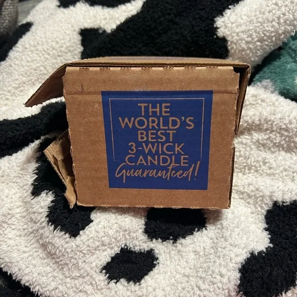 NWT Bath and Body Works Banana Cream Latte
3-Wick Candle- 14.5 oz - Picture 6 of 7